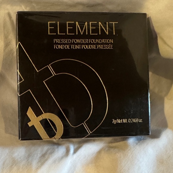 Tori Belle Other - Element Black Pressed Powder Foundation 170